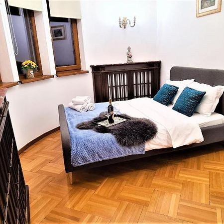 Central Arghezi University Square Apartment Bucharest Luaran gambar