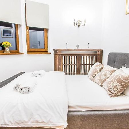Central Arghezi University Square Apartment Bucharest Luaran gambar