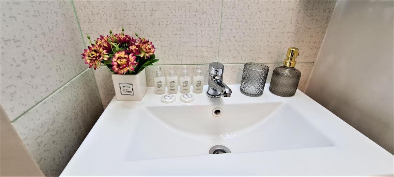 Central Arghezi University Square Apartment Bucharest Luaran gambar
