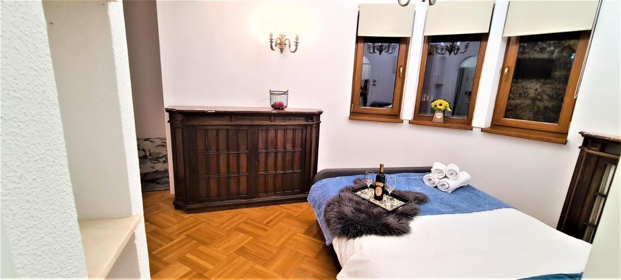 Central Arghezi University Square Apartment Bucharest Luaran gambar